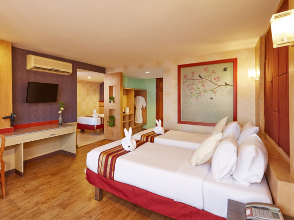 Columbia Aquaverse Stay & Play package at the Eastern Grand Palace Pattaya